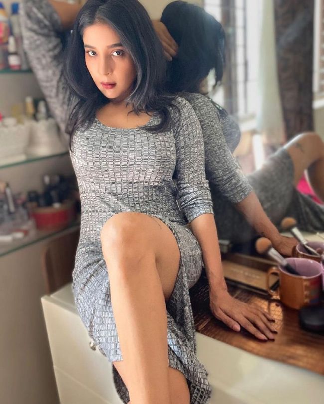 Sakshi Agarwal Instagram Images